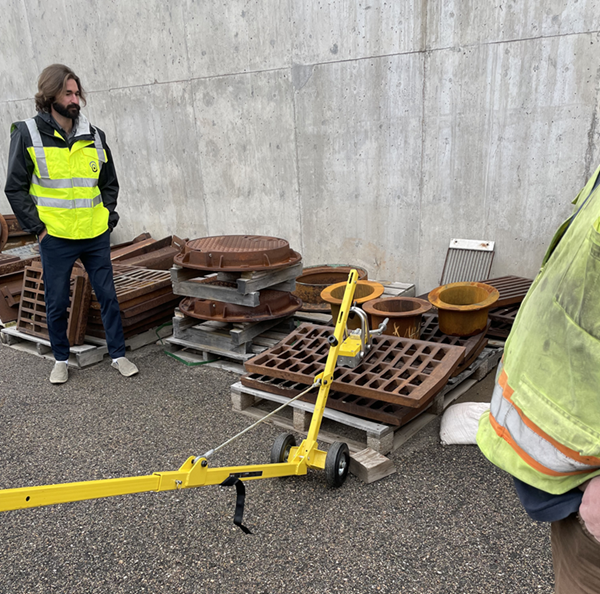 MagDolly Lite collapsible dolly system for manhole cover transport — P/N 81001243